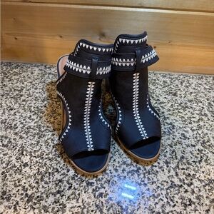 Very Volatile Black Size 9 Women's Heeled Sandals